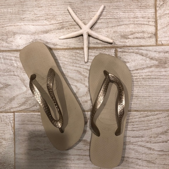havaianas gold flip flops